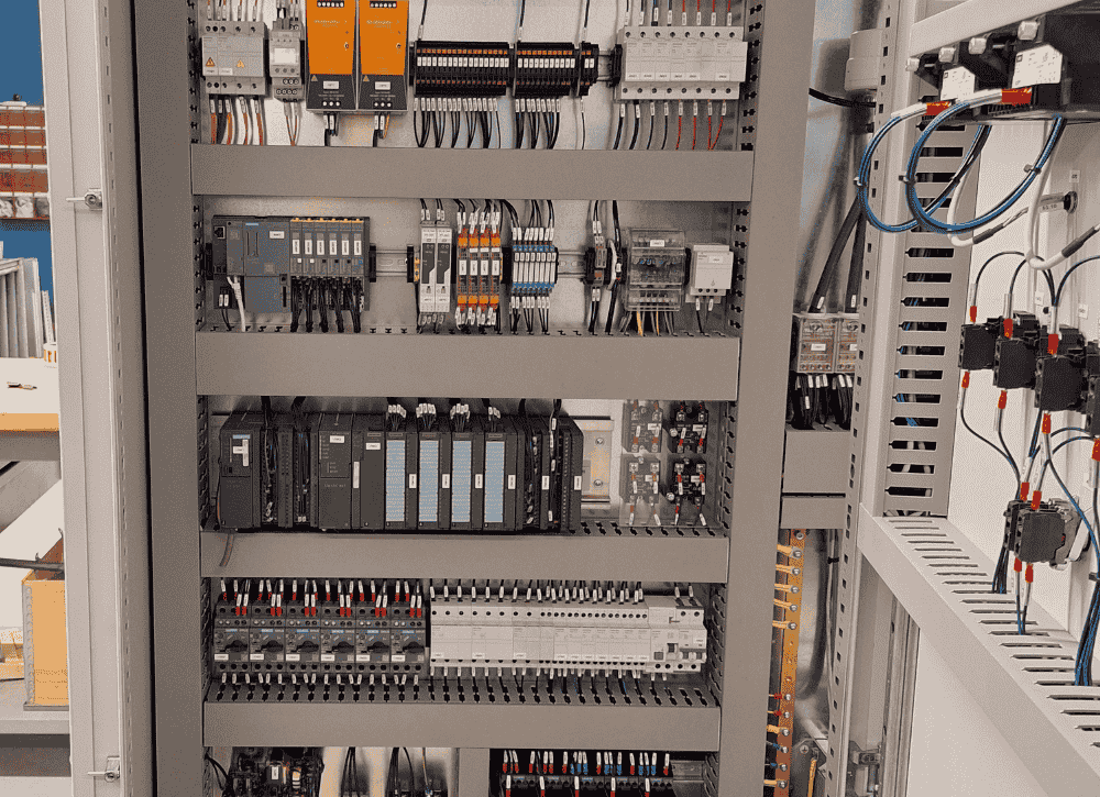 Quadro elettrico e sistema di automazione PLC