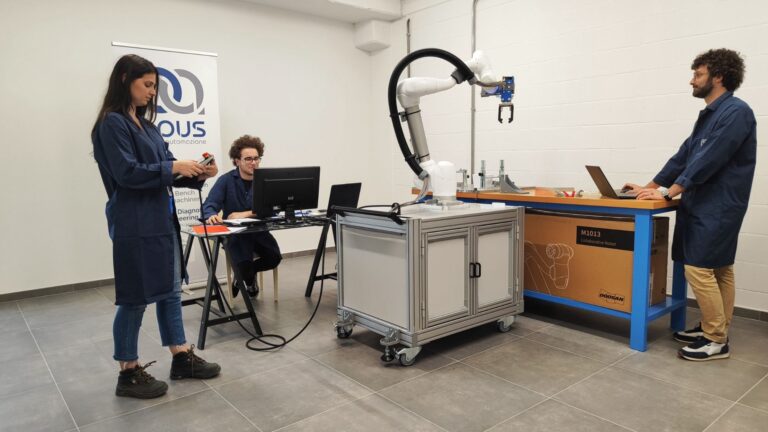 il team di opus automazione che test l'end effector su di un cobot