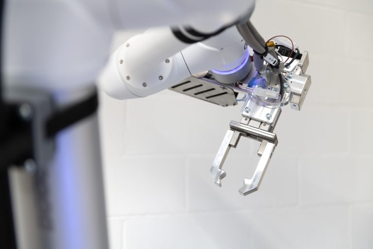 inquadratura posteriore del robot collaborativo di opus automazione