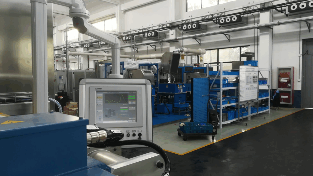Laboratorio di test con banchi di prova industriali e software di controllo Opus Automazione
