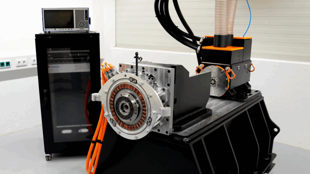 Banco prova motore elettrico per test di durata e performance con sistema di acquisizione dati